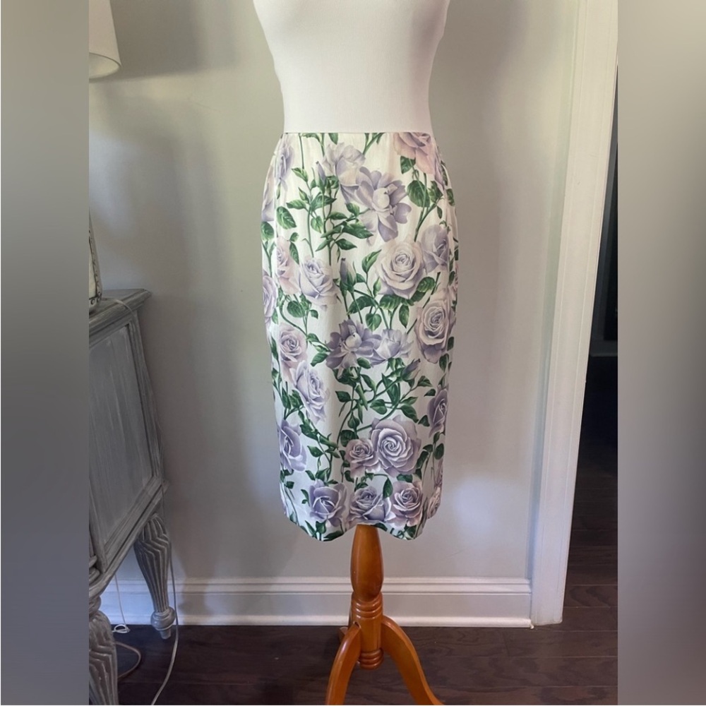 DOLCE & GABBANA SILK
STRETCH ROSE FLORAL PENCIL
SKIRT SIZE 44 - Picture 3 of 13